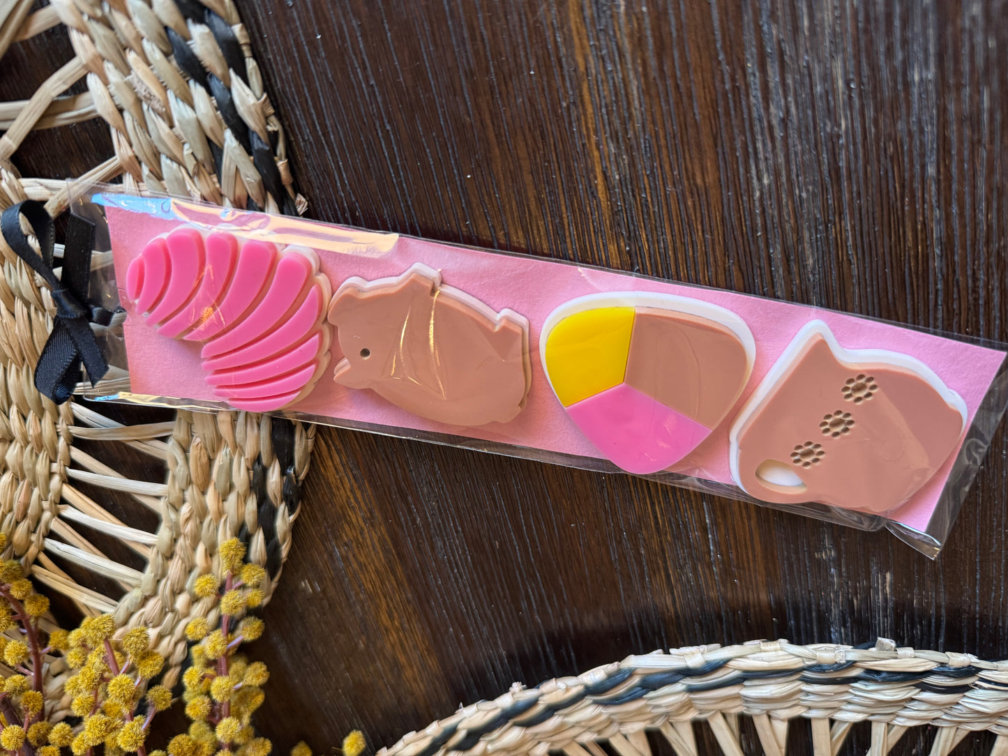 Mini pan dulce magnets.