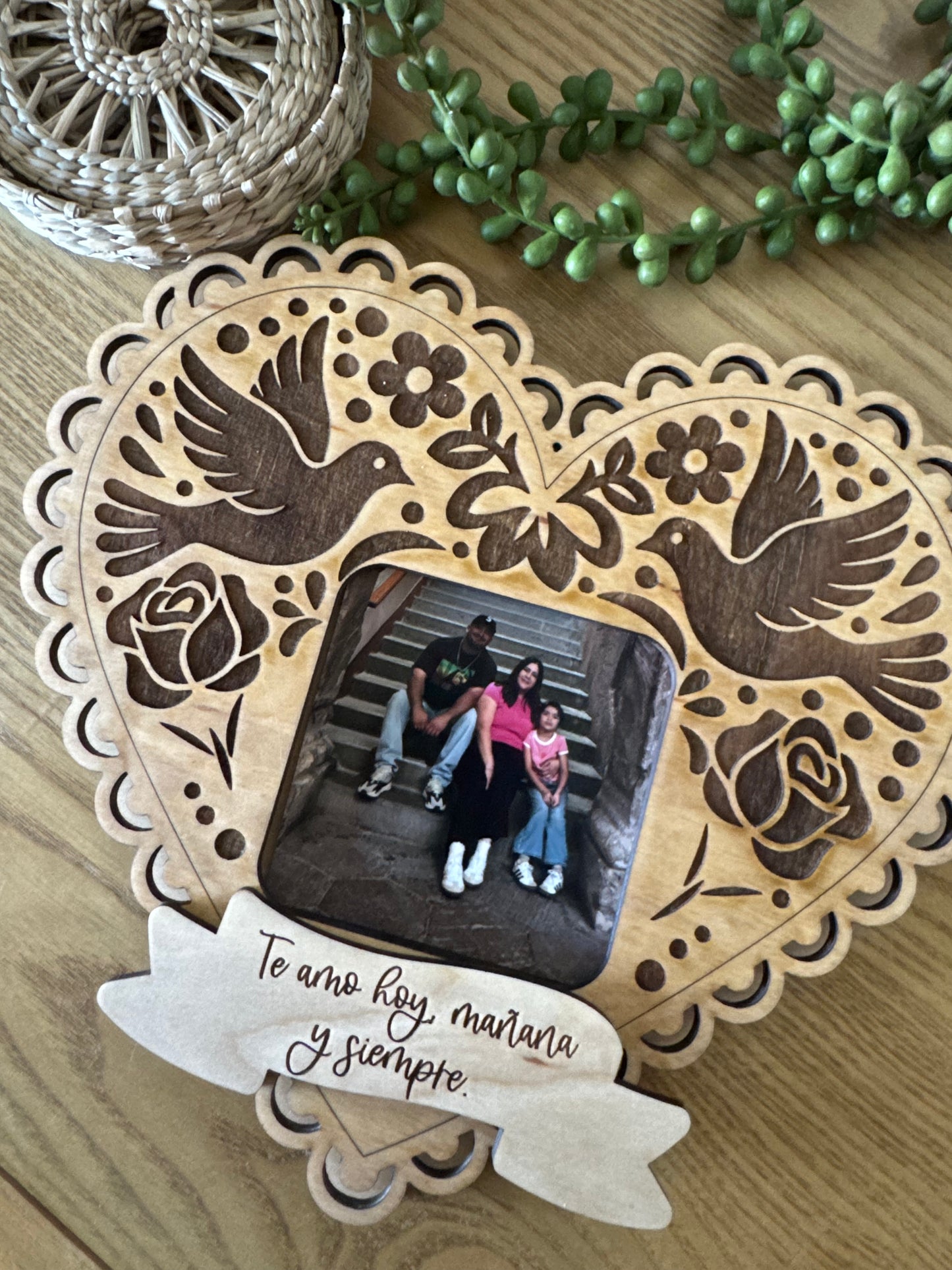 Personalized Corazón de Madera Photo Frame