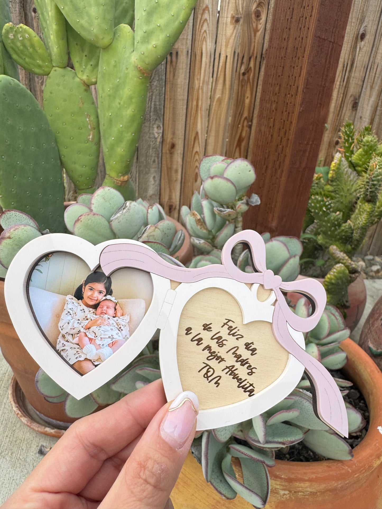 Personalized photo locket magnet