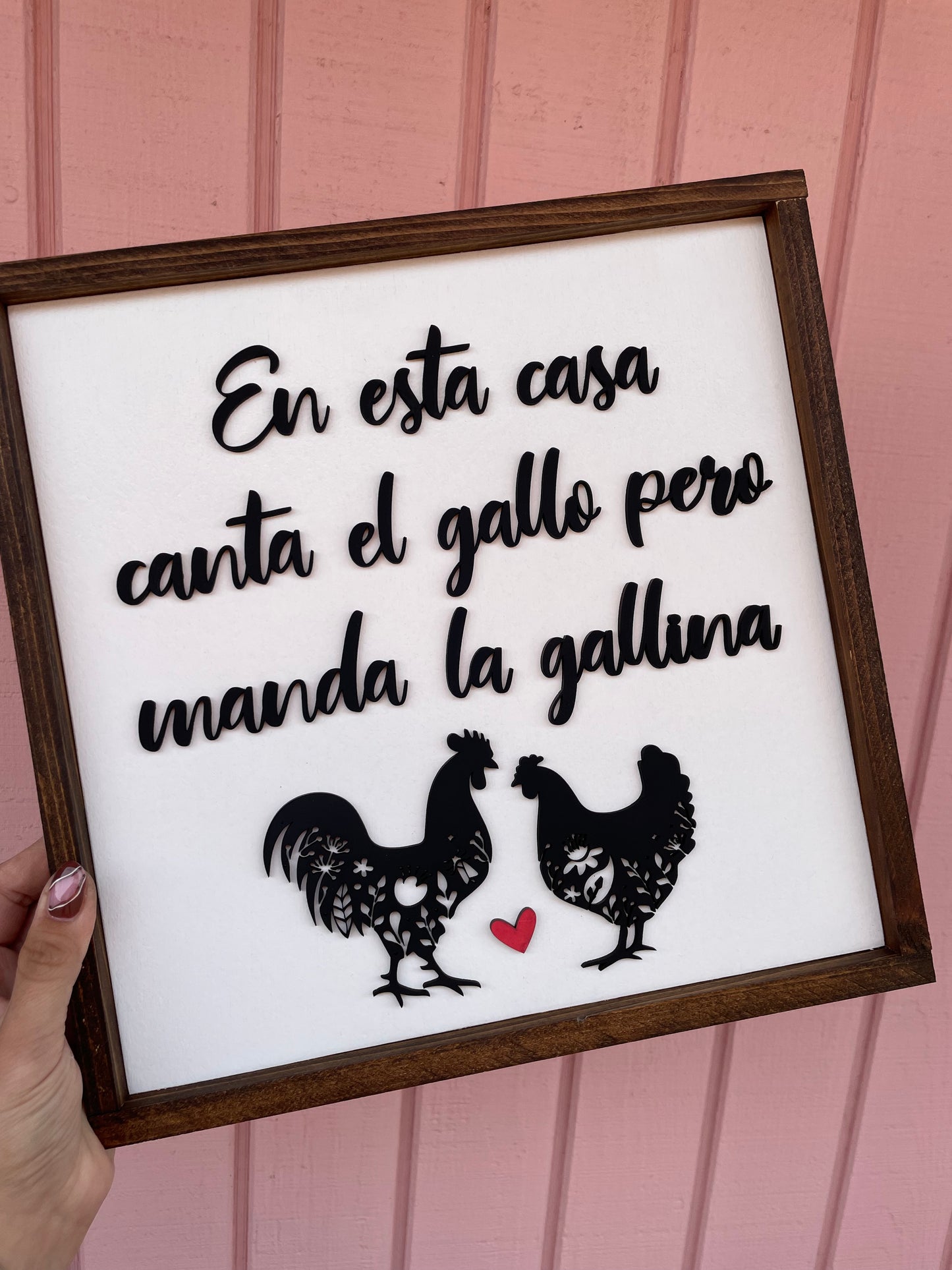 En esta casa canta el gallo