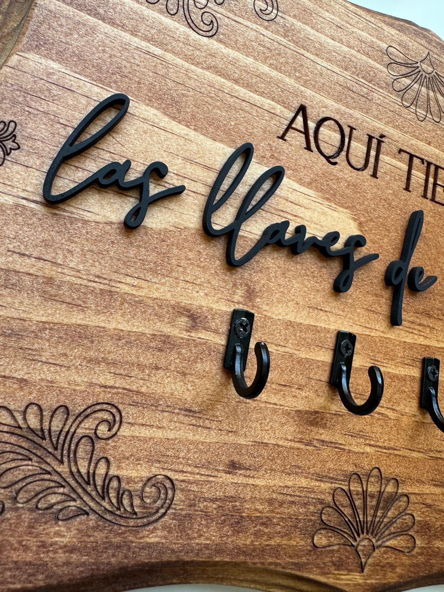 Personalized Wooden Key Holder | “Aquí Tienes Las Llaves de Mi Alma”