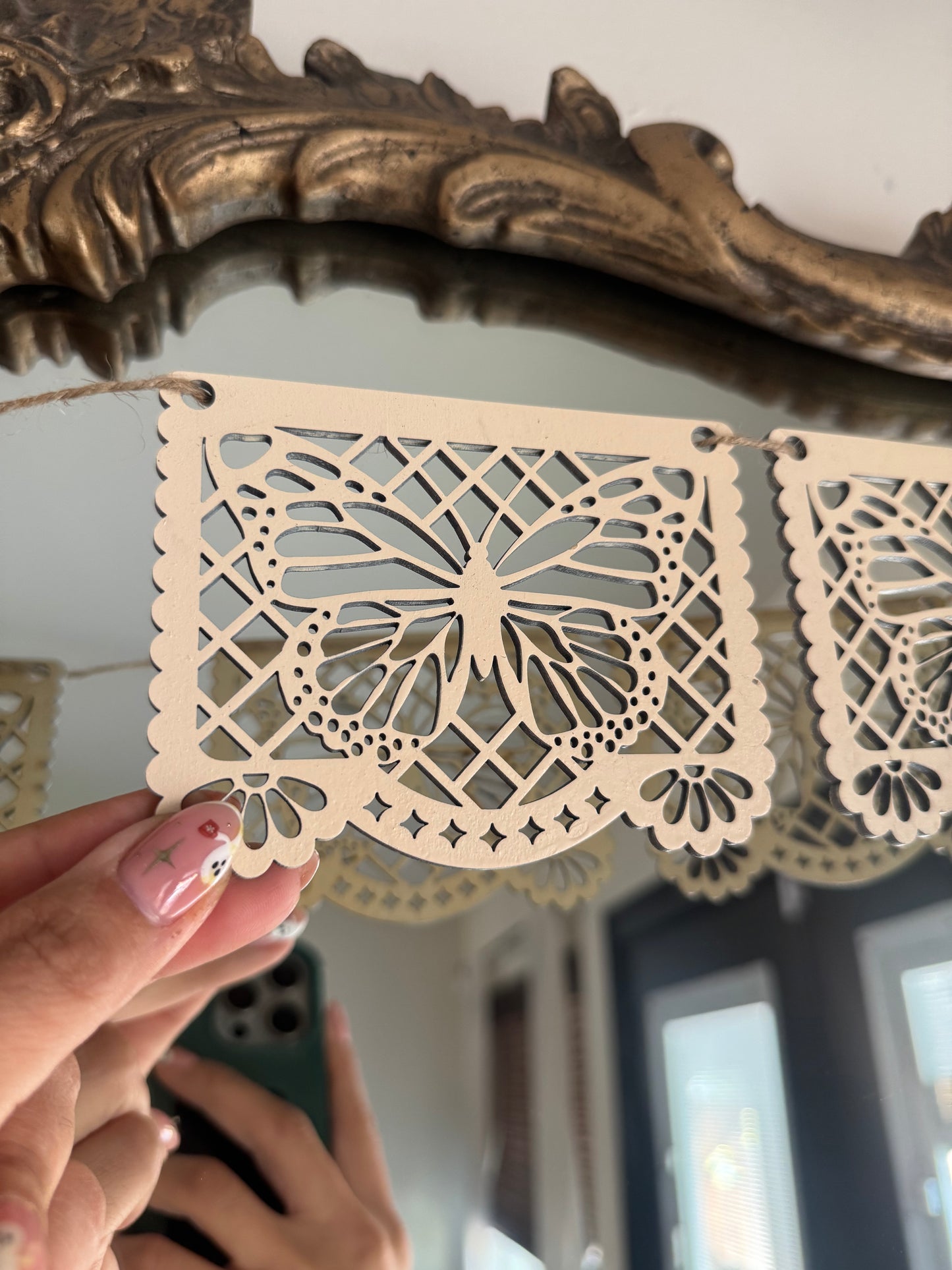 Mariposa papel picado garland