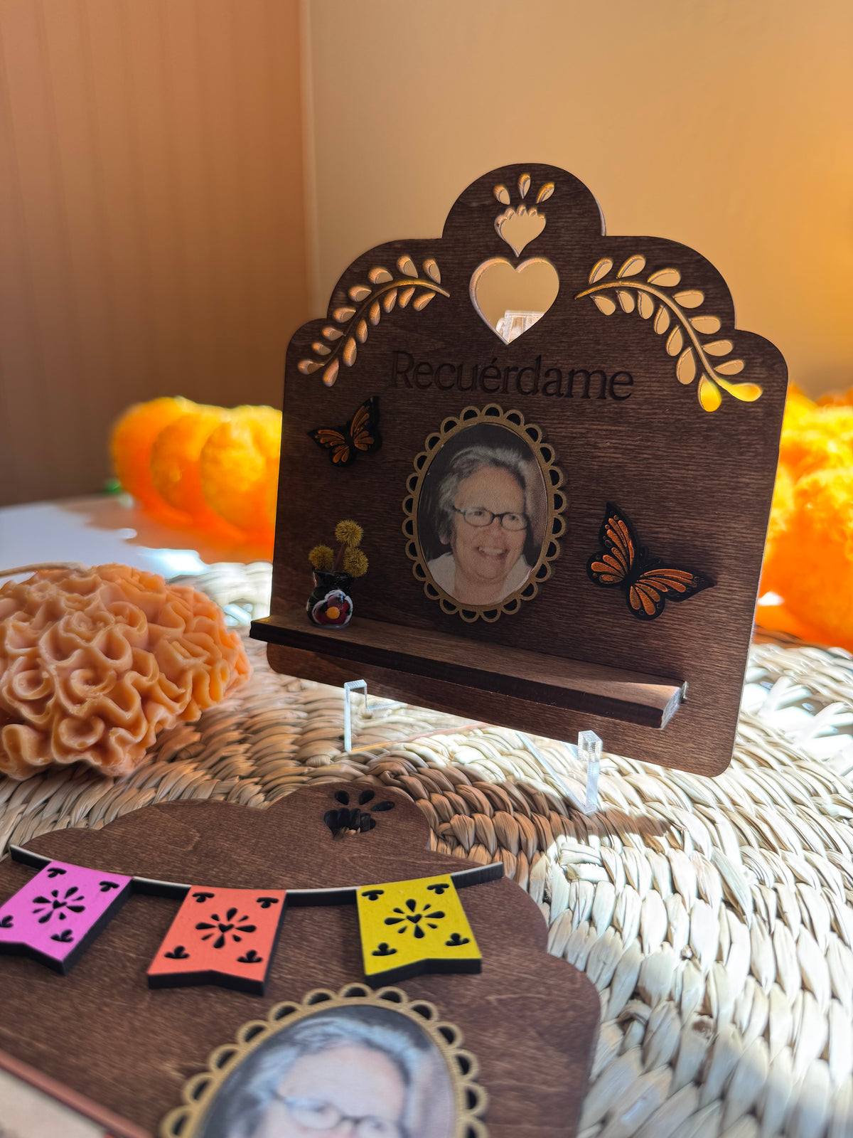 Recuérdame Memorial Shelf | Memorial Photo Frame | Día de Muertos Decor