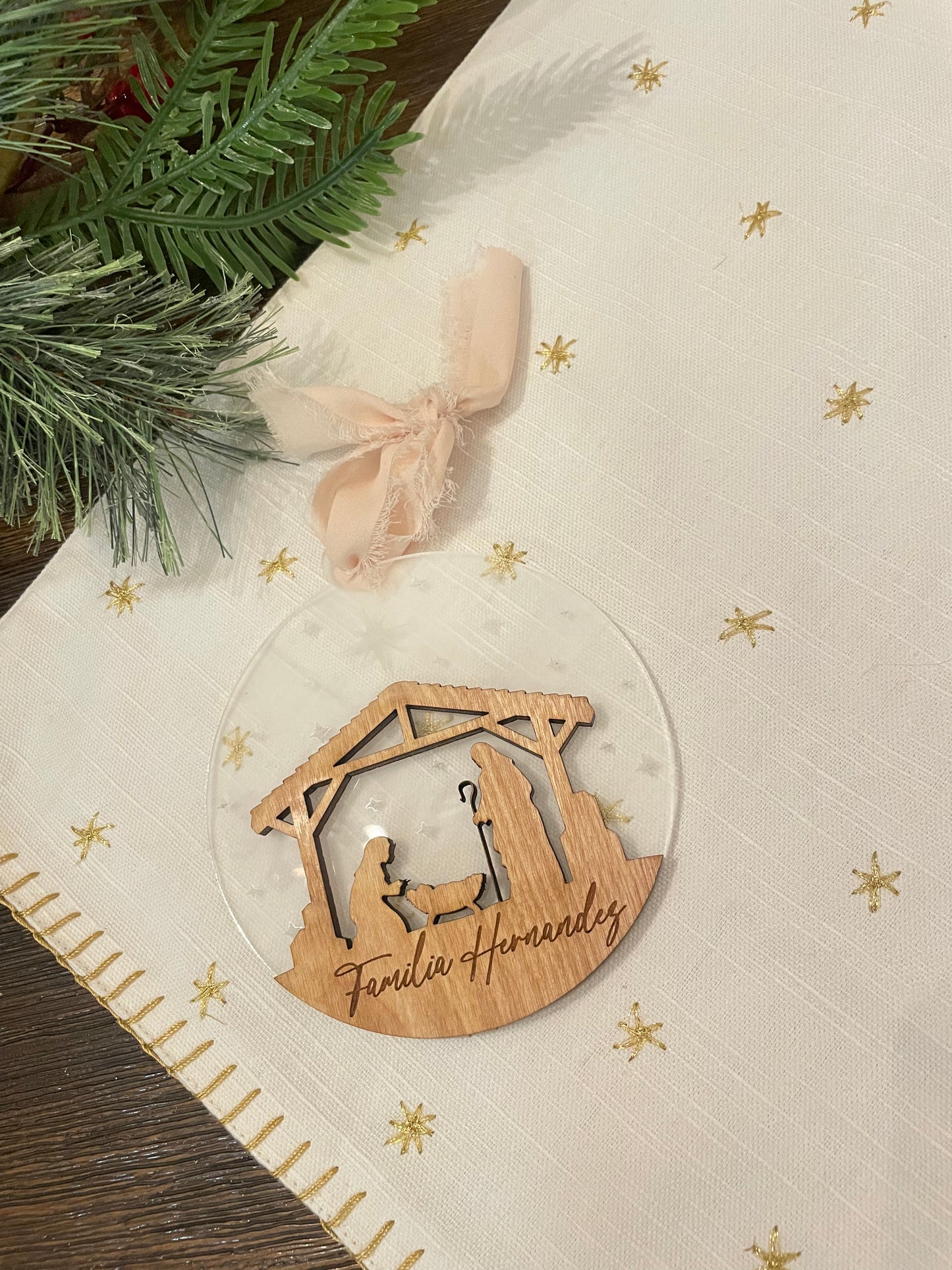 Nativity familia ornament