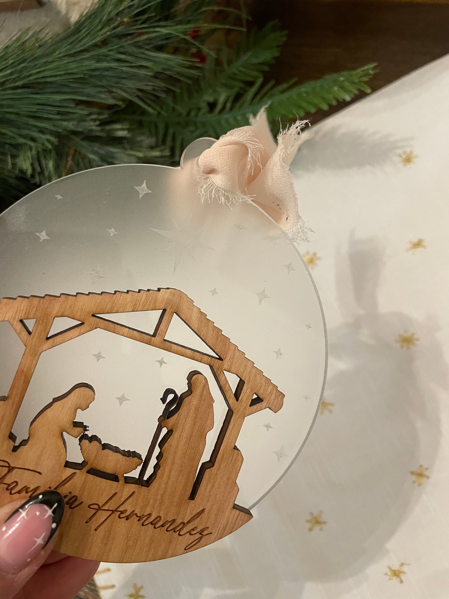 Nativity familia ornament