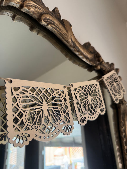 Mariposa papel picado garland